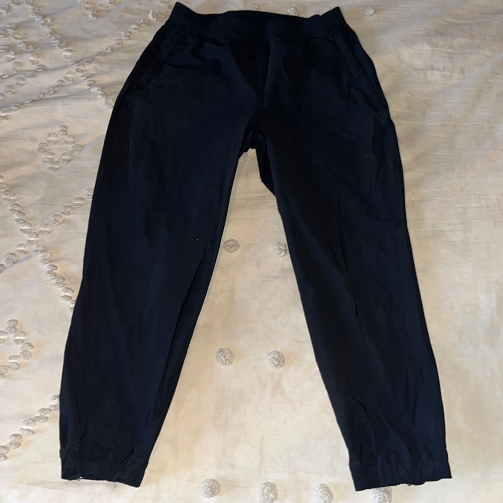 Lululemon Adapted State Cropped Jogger. Size 4.